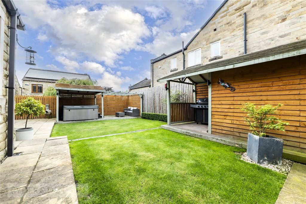 Property photo 3 of 29 Garden