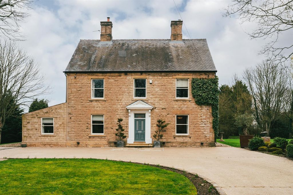 Property photo 3 of 40 Exterior And Gardens