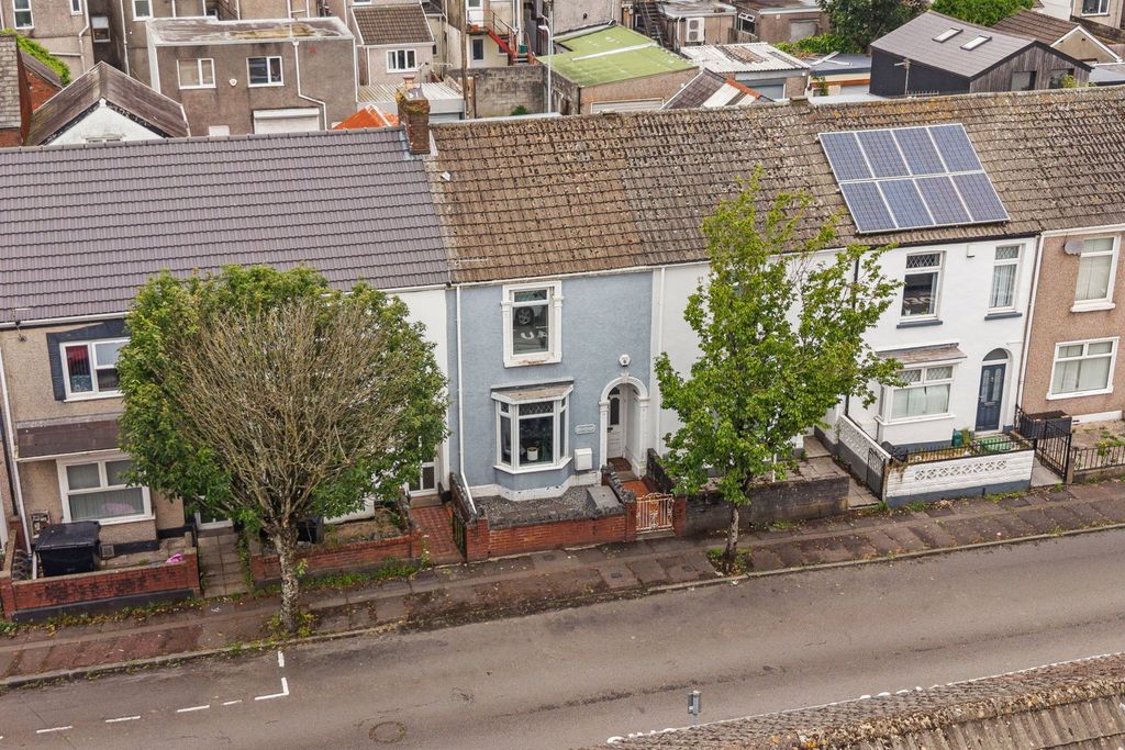 Property photo 1 of 28