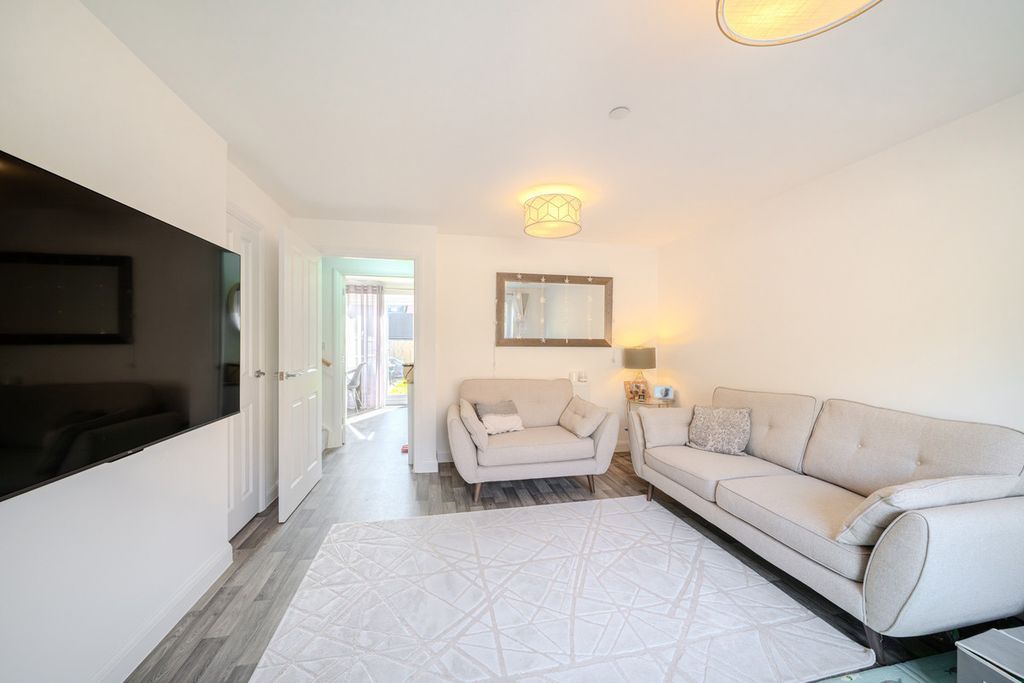 Property photo 3 of 31