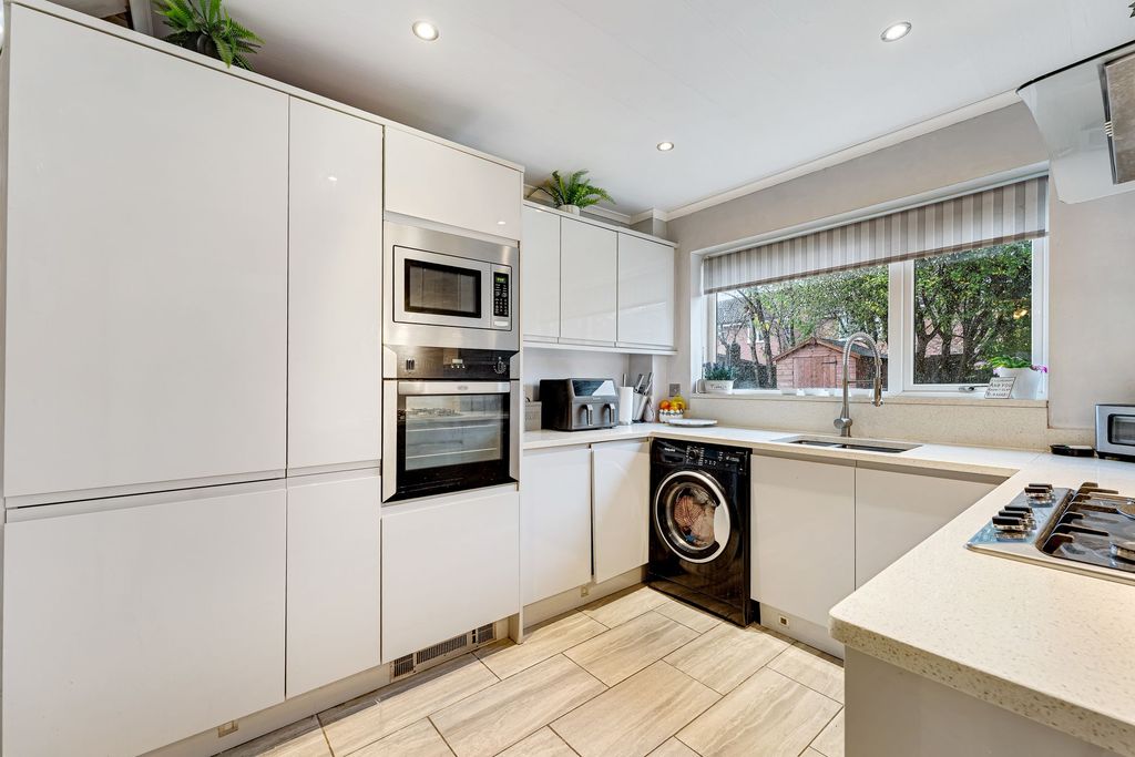 Property photo 3 of 25