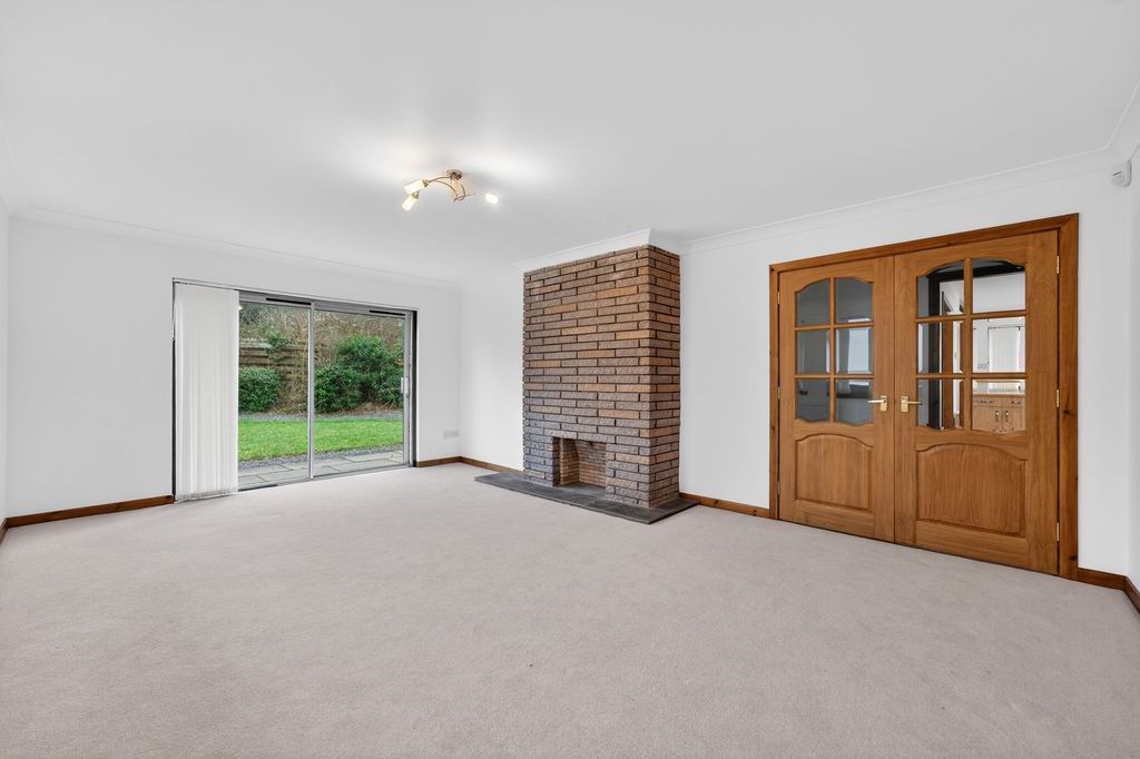 Property photo 3 of 27