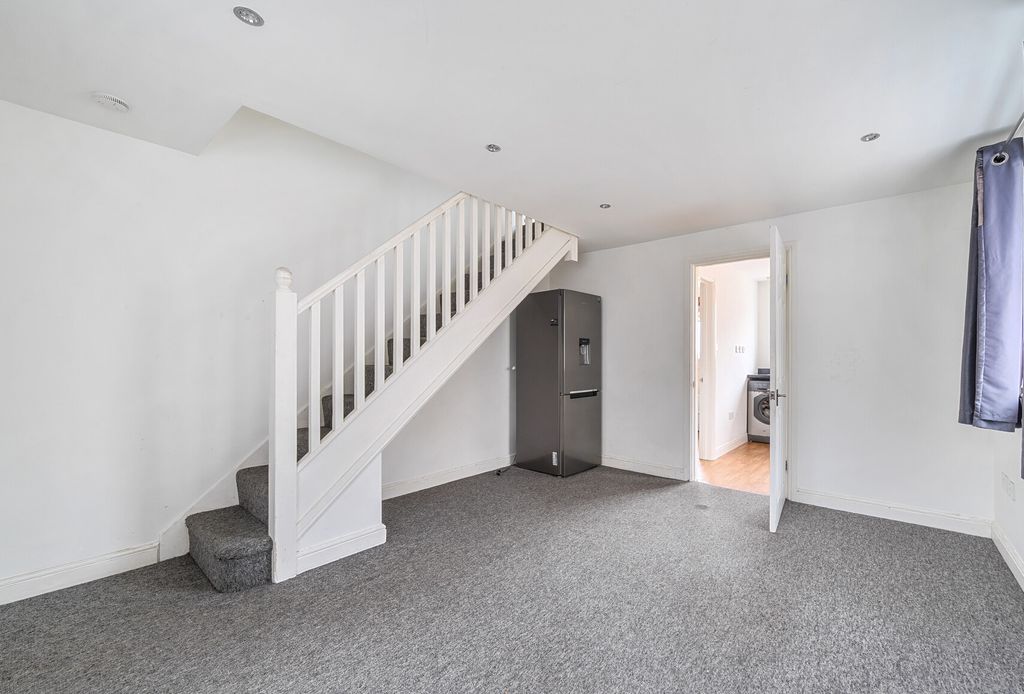 Property photo 2 of 13 1345001-15-68Aee8...