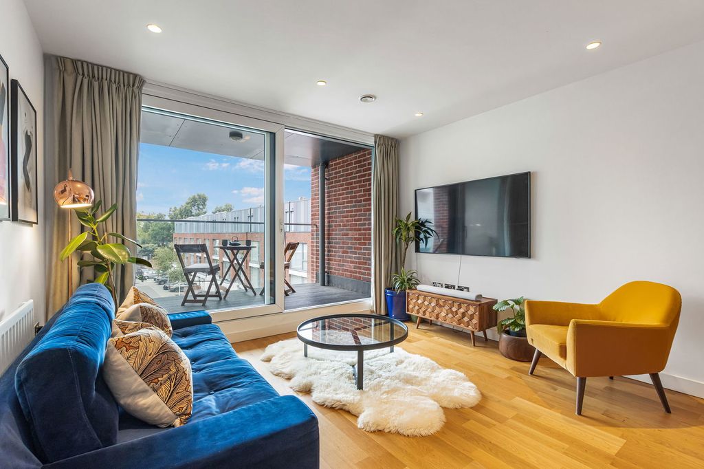 Property photo 1 of 17