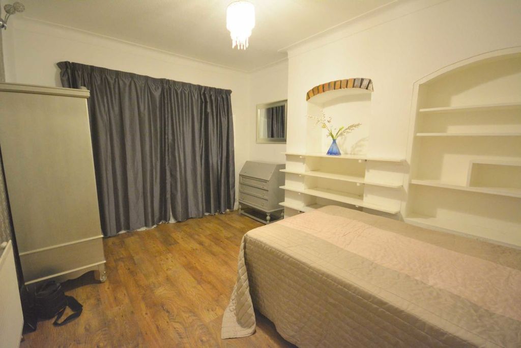 Property photo 3 of 4