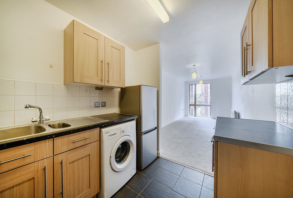 Property photo 2 of 8 1471069-16-6A1d83...