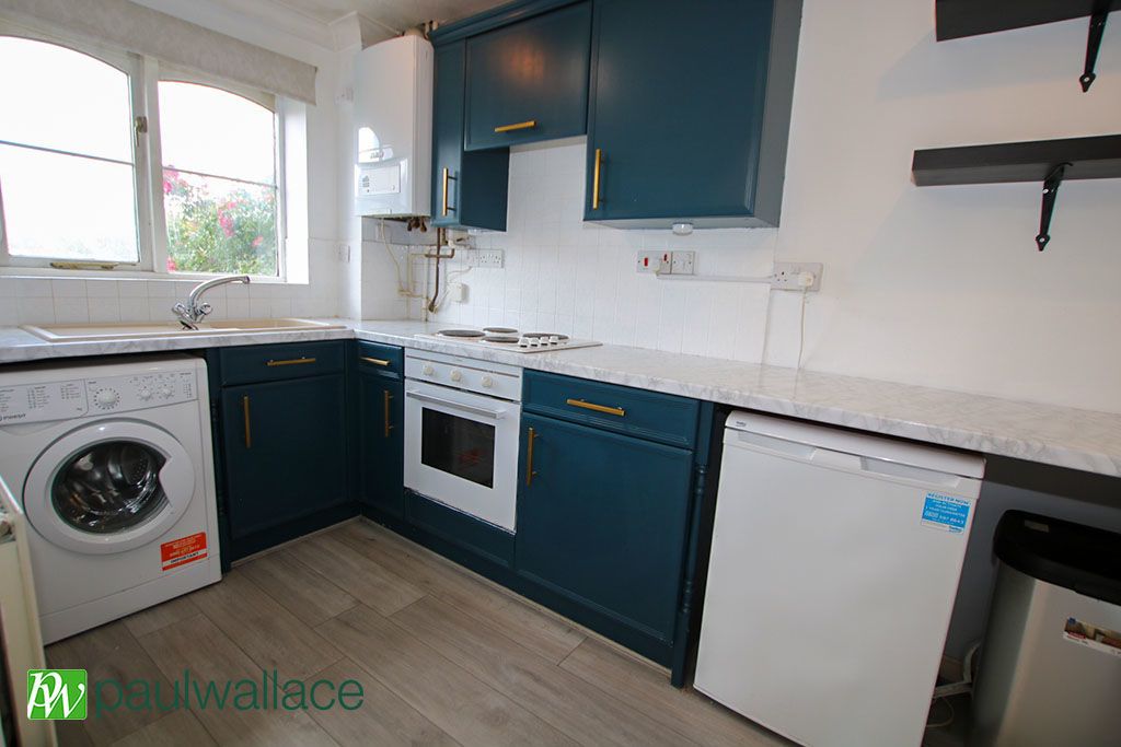 Property photo 3 of 7 Kitchen