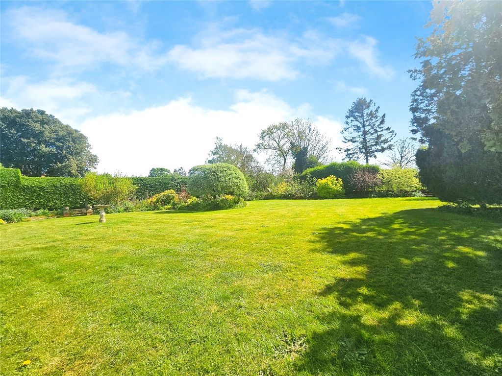 Property photo 2 of 32 Picture No. 01