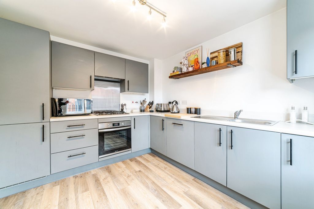 Property photo 3 of 25 Kitchen