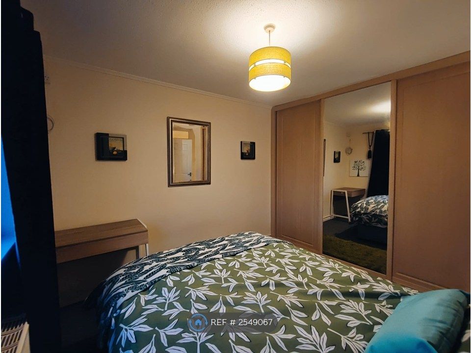 Property photo 1 of 8 Large Double Front Room