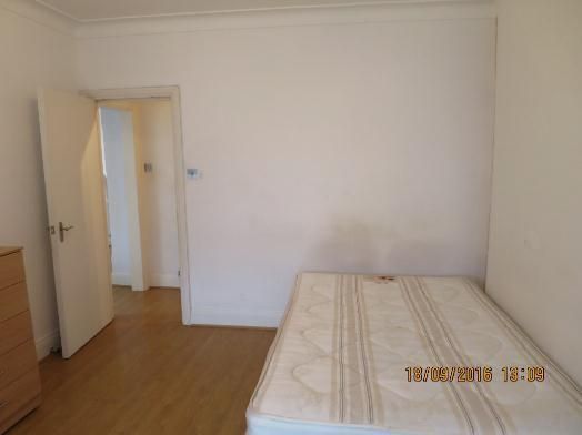 Property photo 3 of 10 Bed 1.Jpg