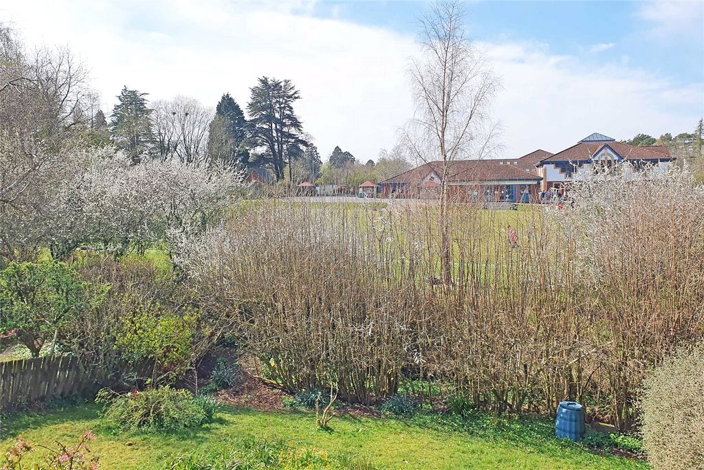 Property photo 2 of 14 Picture No. 18