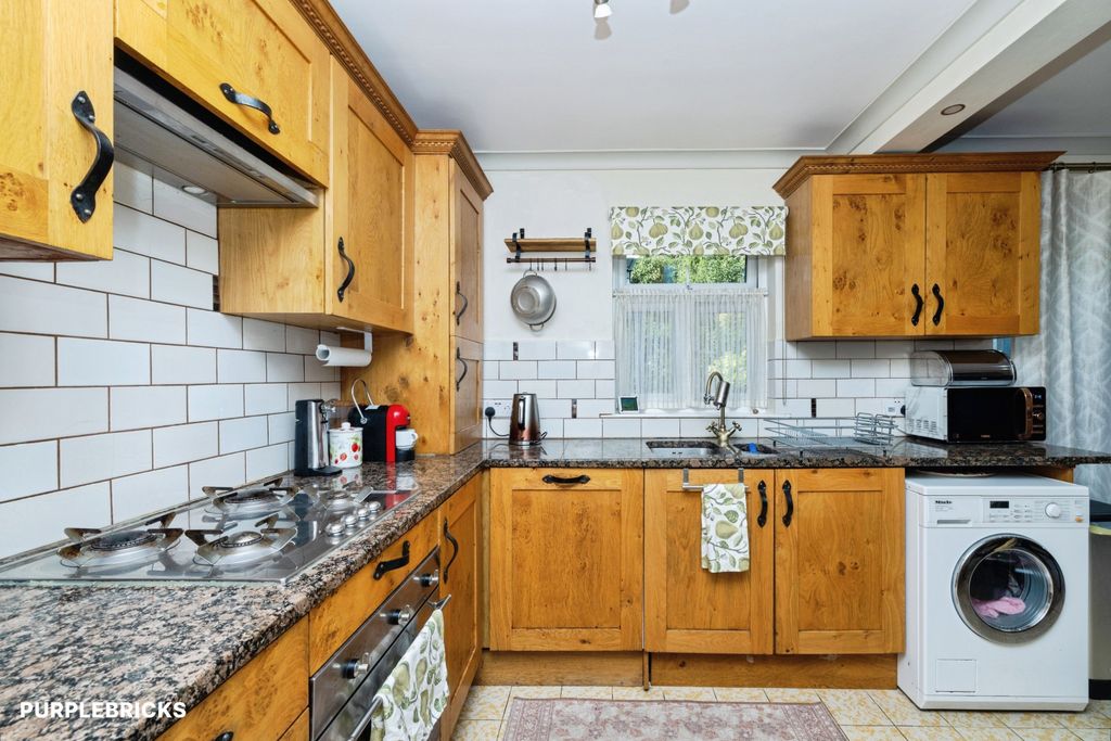Property photo 3 of 34 Kitchen