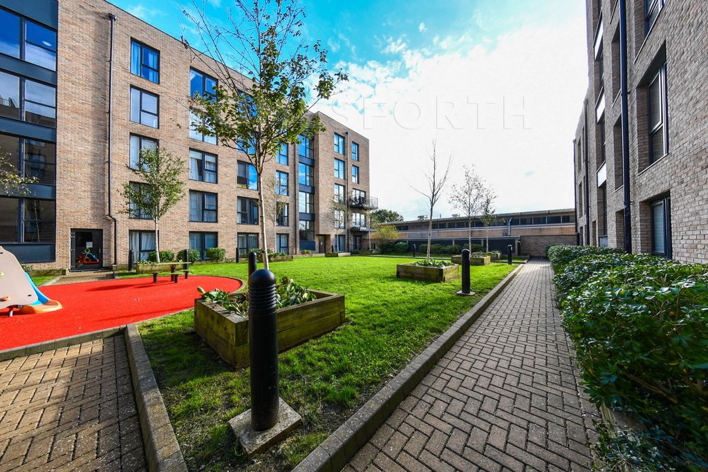 Property photo 3 of 18 Photo 21