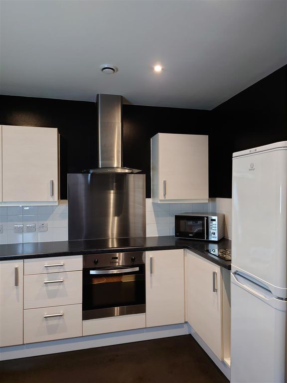 Property photo 3 of 11 Kitchen