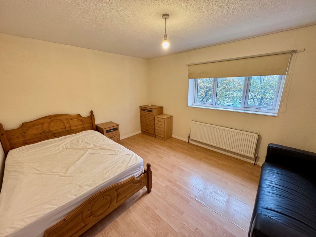 Property photo 1 of 3