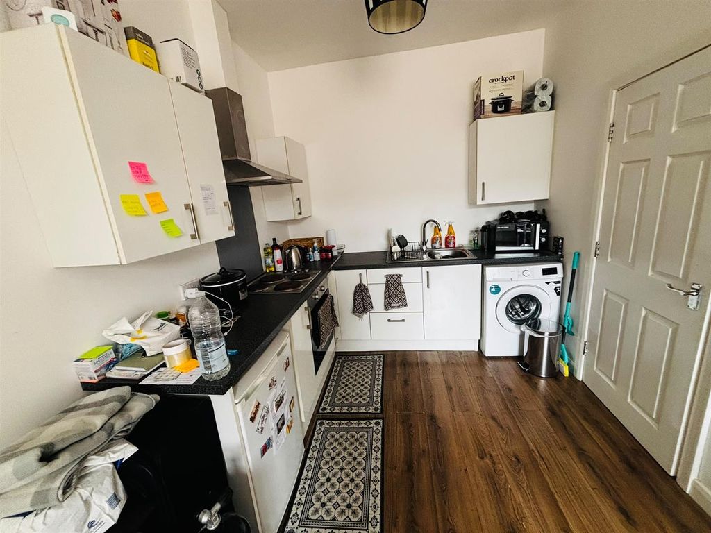 Property photo 3 of 9 Open Plan Living Room / Kitchen: