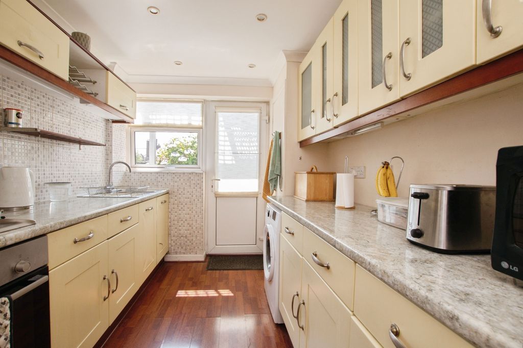 Property photo 2 of 18 Kitchen