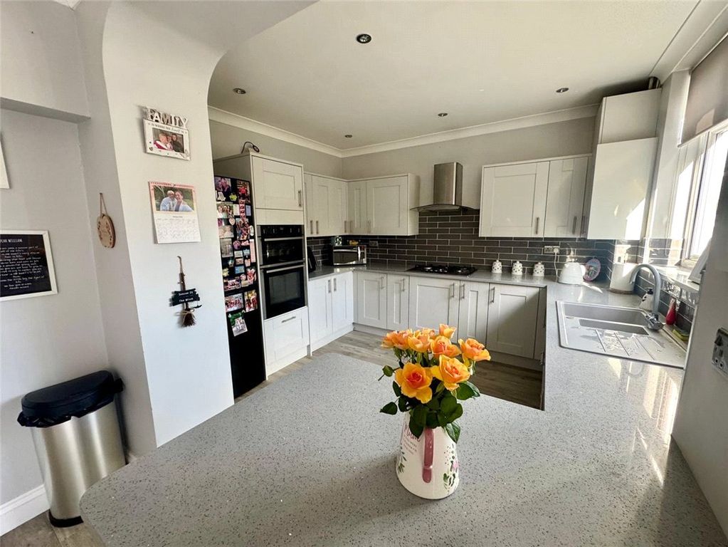 Property photo 2 of 22 Picture No. 04