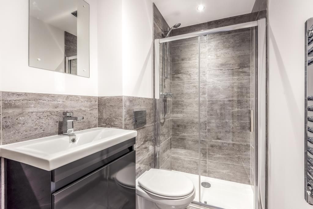 Property photo 2 of 9 Bathroom