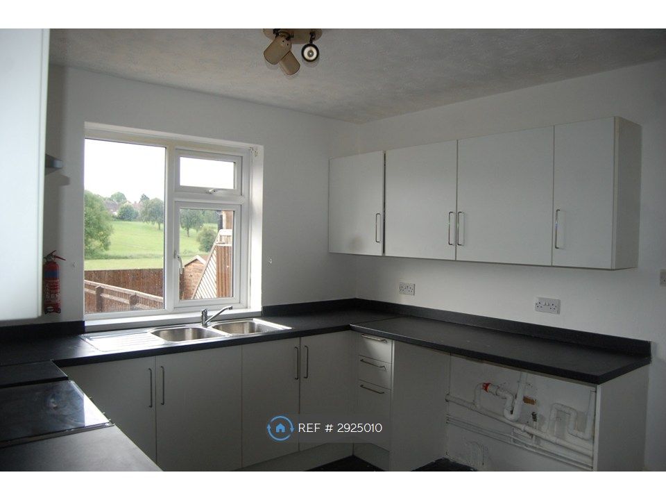 Property photo 3 of 14 Kitchen