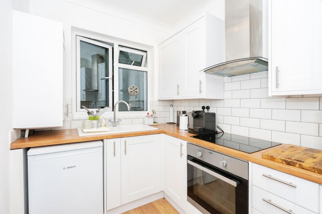 Property photo 2 of 9 Kitchen