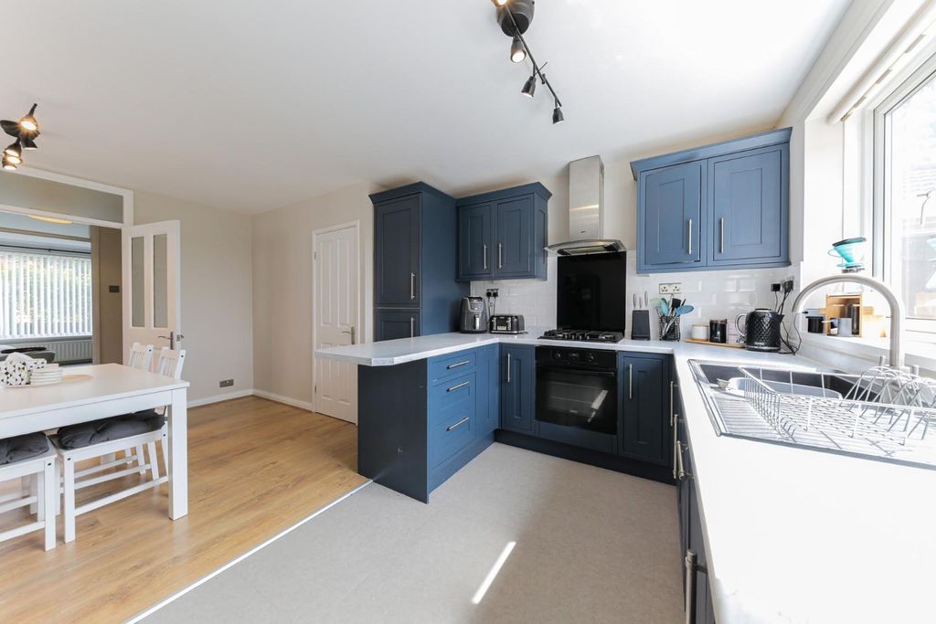 Property photo 3 of 16 Kitchen