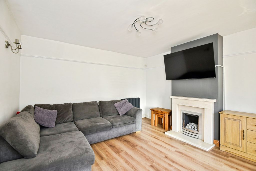 Property photo 2 of 16 Sitting Room