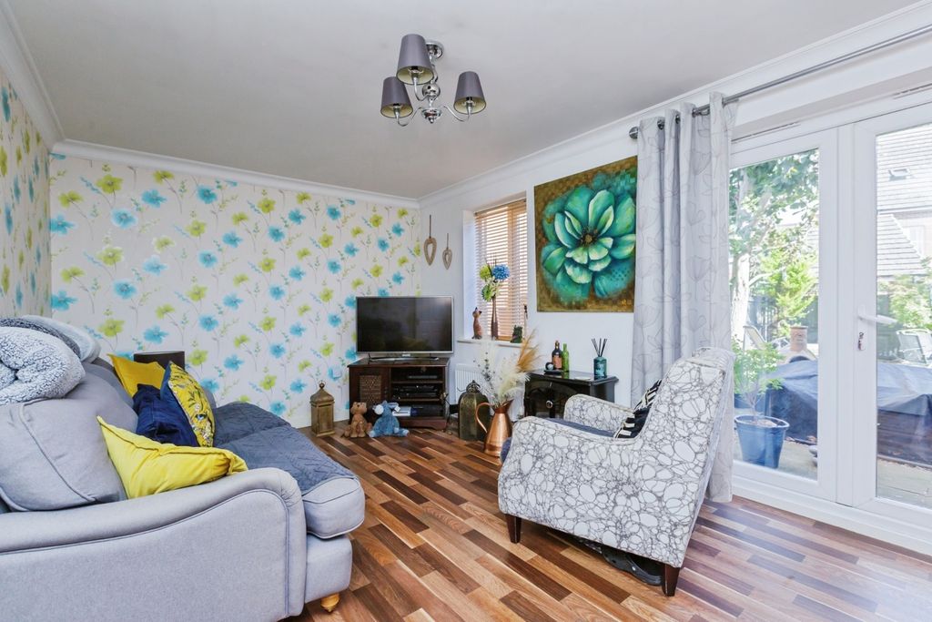 Property photo 2 of 17 Lounge