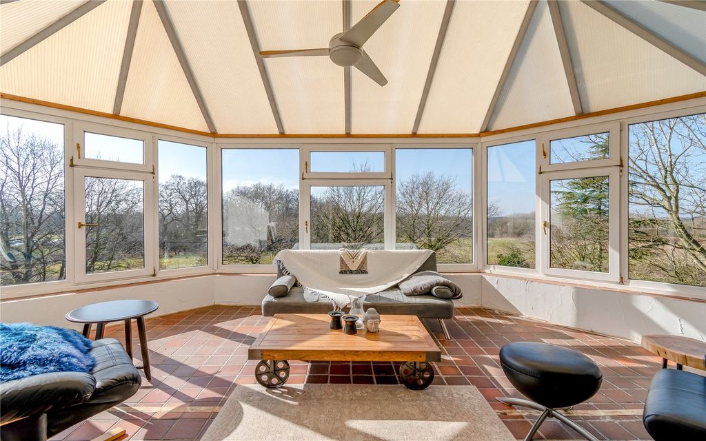 Property photo 3 of 20 Conservatory