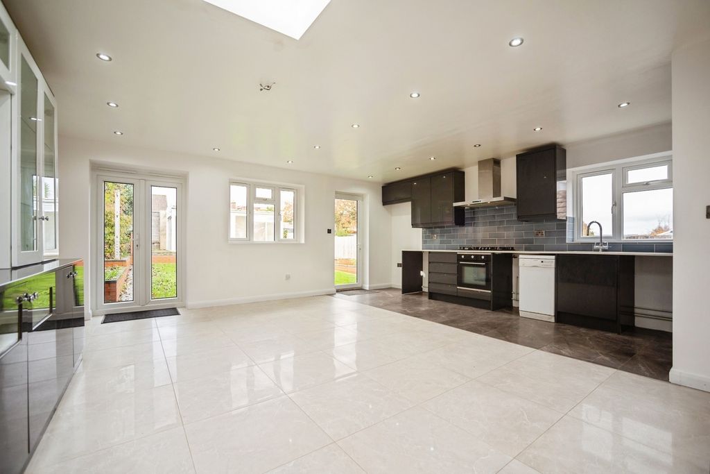 Property photo 2 of 17 Photo