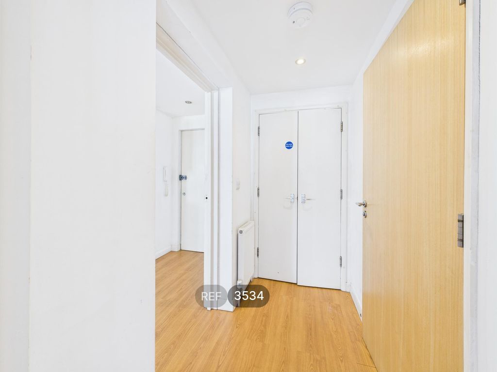 Property photo 2 of 9 Hallway