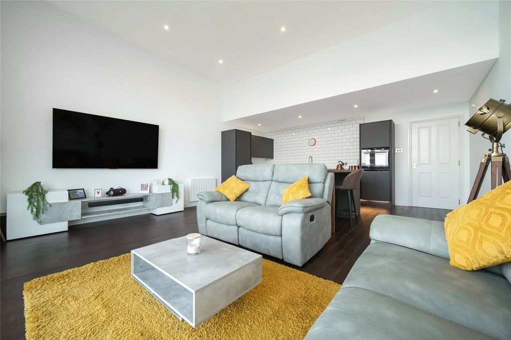 Property photo 3 of 24 Picture No. 19