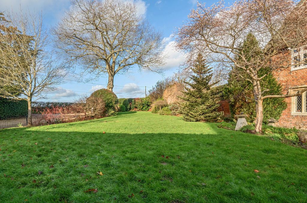 Property photo 2 of 21