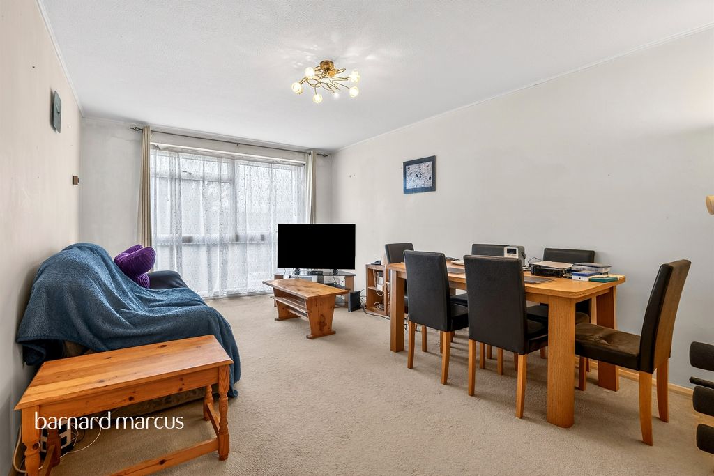 Property photo 3 of 28