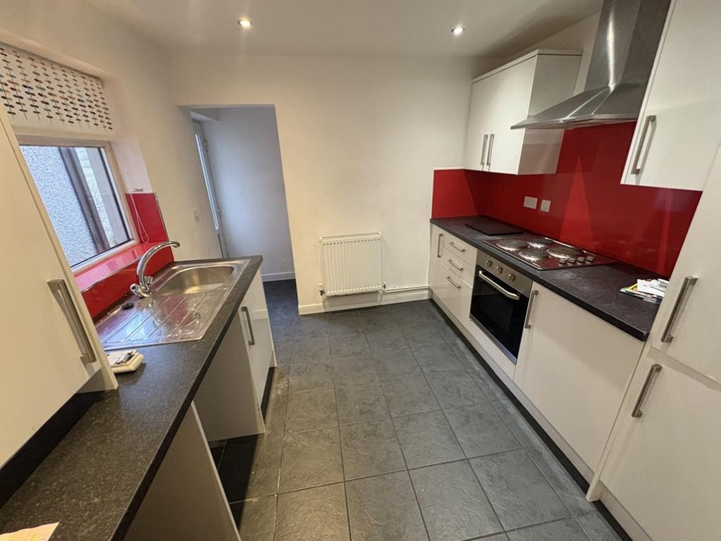 Property photo 3 of 9 Kitchen