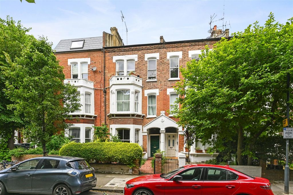 Property photo 1 of 8 Aynhoe Road
