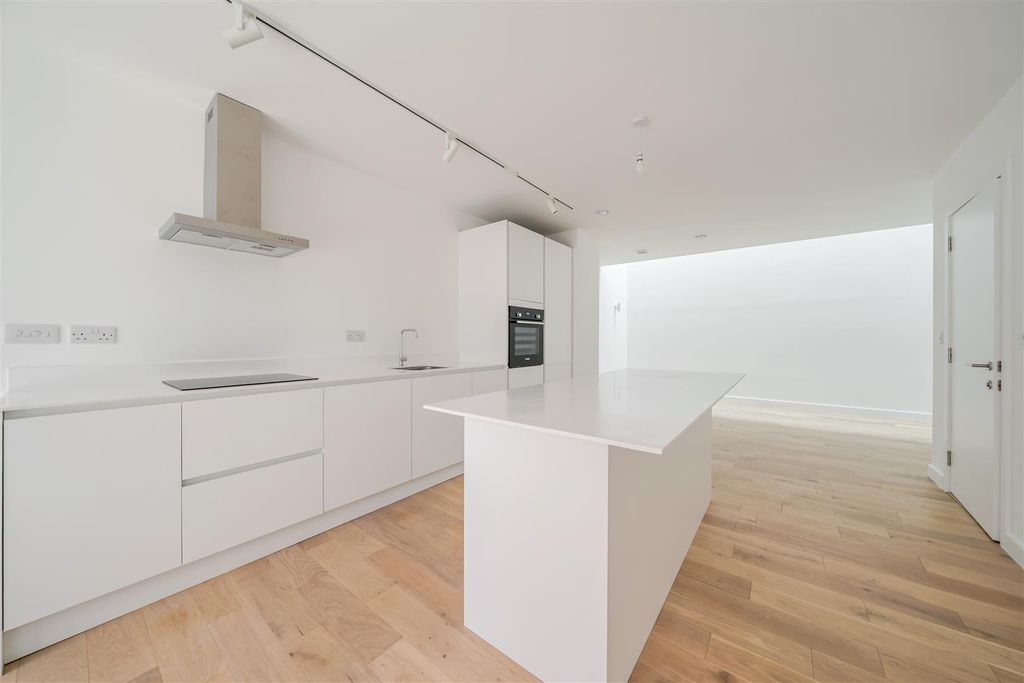 Property photo 3 of 18 1365132-11-68ee524234986.Jpg