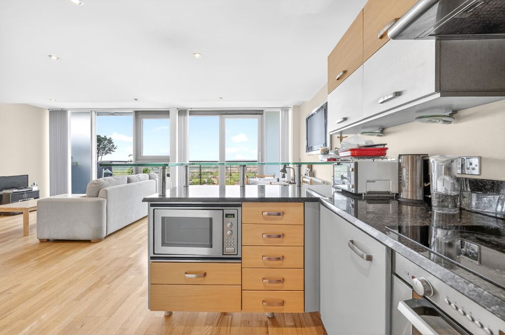 Property photo 3 of 24 Kitchen