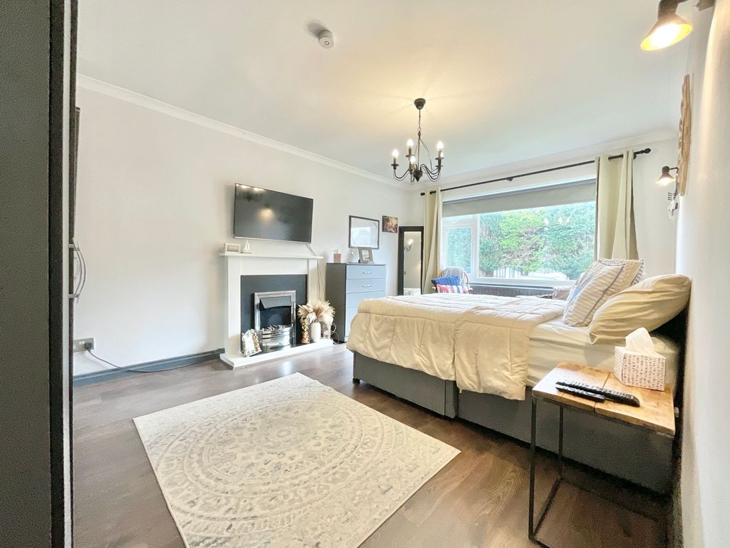 Property photo 3 of 24