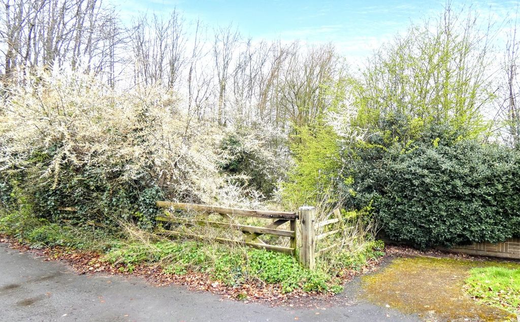 Property photo 1 of 3