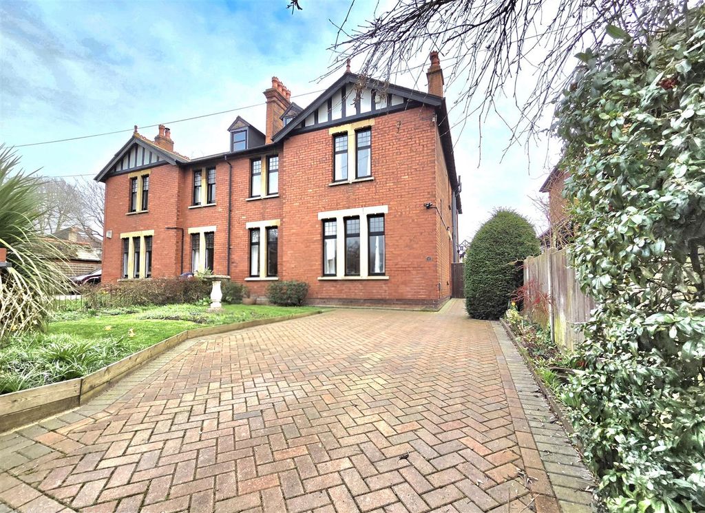 Property photo 1 of 28