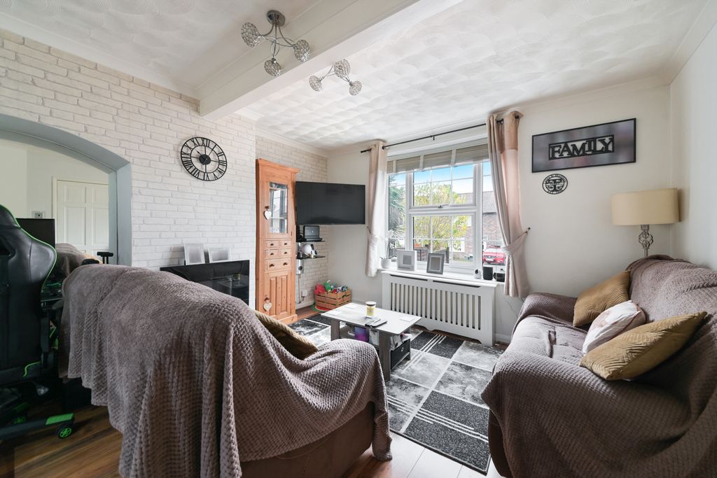 Property photo 2 of 18 Picture No. 15