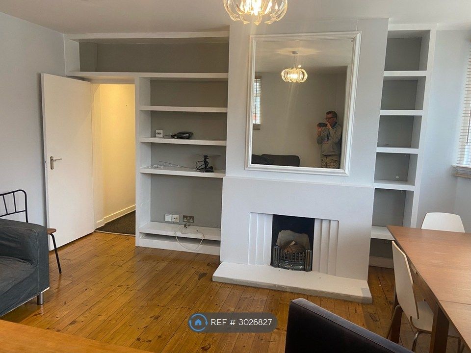 Property photo 3 of 17 Lounge