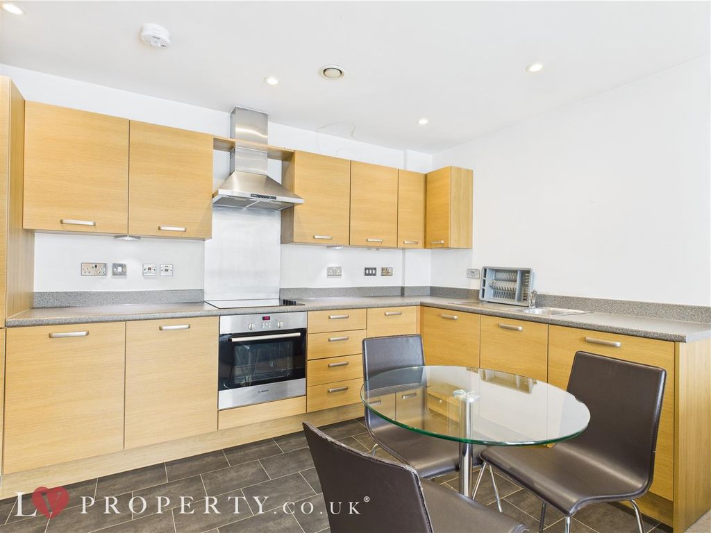 Property photo 2 of 13 Cam05016G0-Pr0075-St