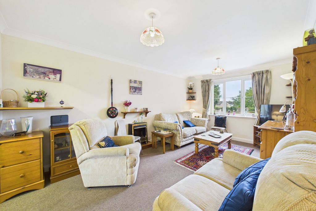 Property photo 3 of 11