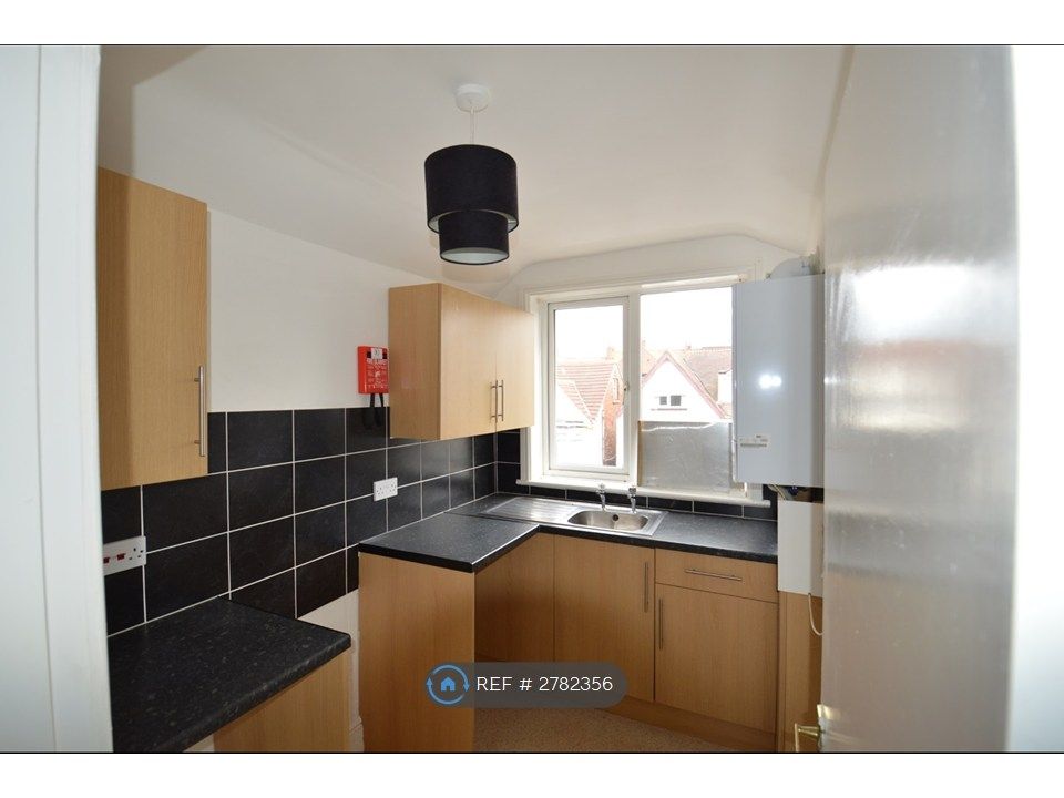 Property photo 2 of 7 Kitchen