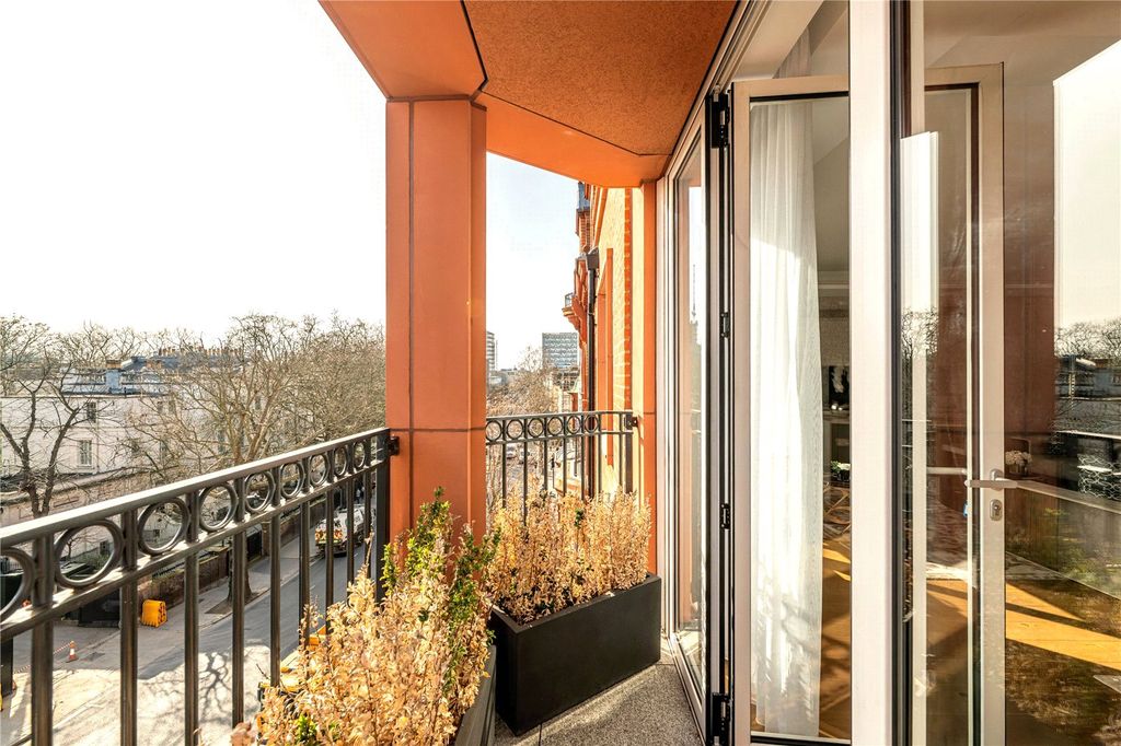 Property photo 2 of 13 Balcony