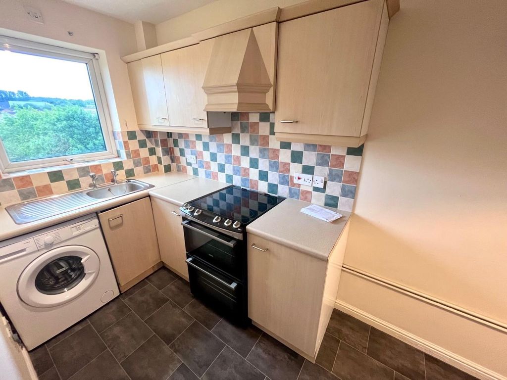 Property photo 3 of 9 Kitchen.Jpg