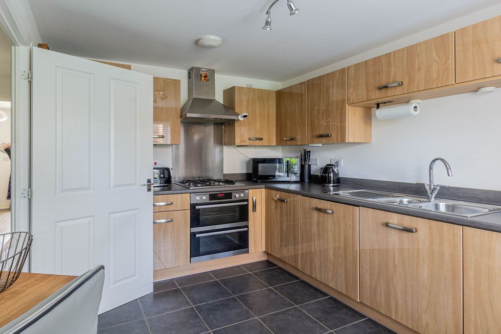 Property photo 3 of 30